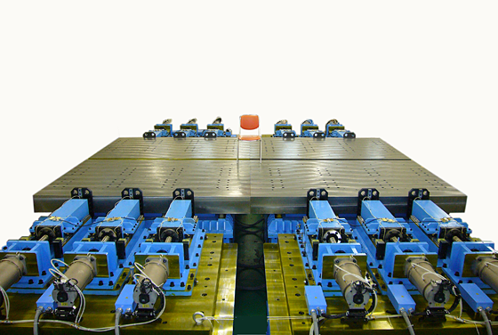 電気サーボモータ式6m×4m大型テーブル振動試験機
